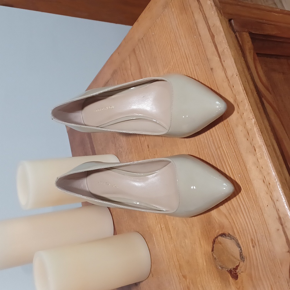 Ladies petent leather shoes